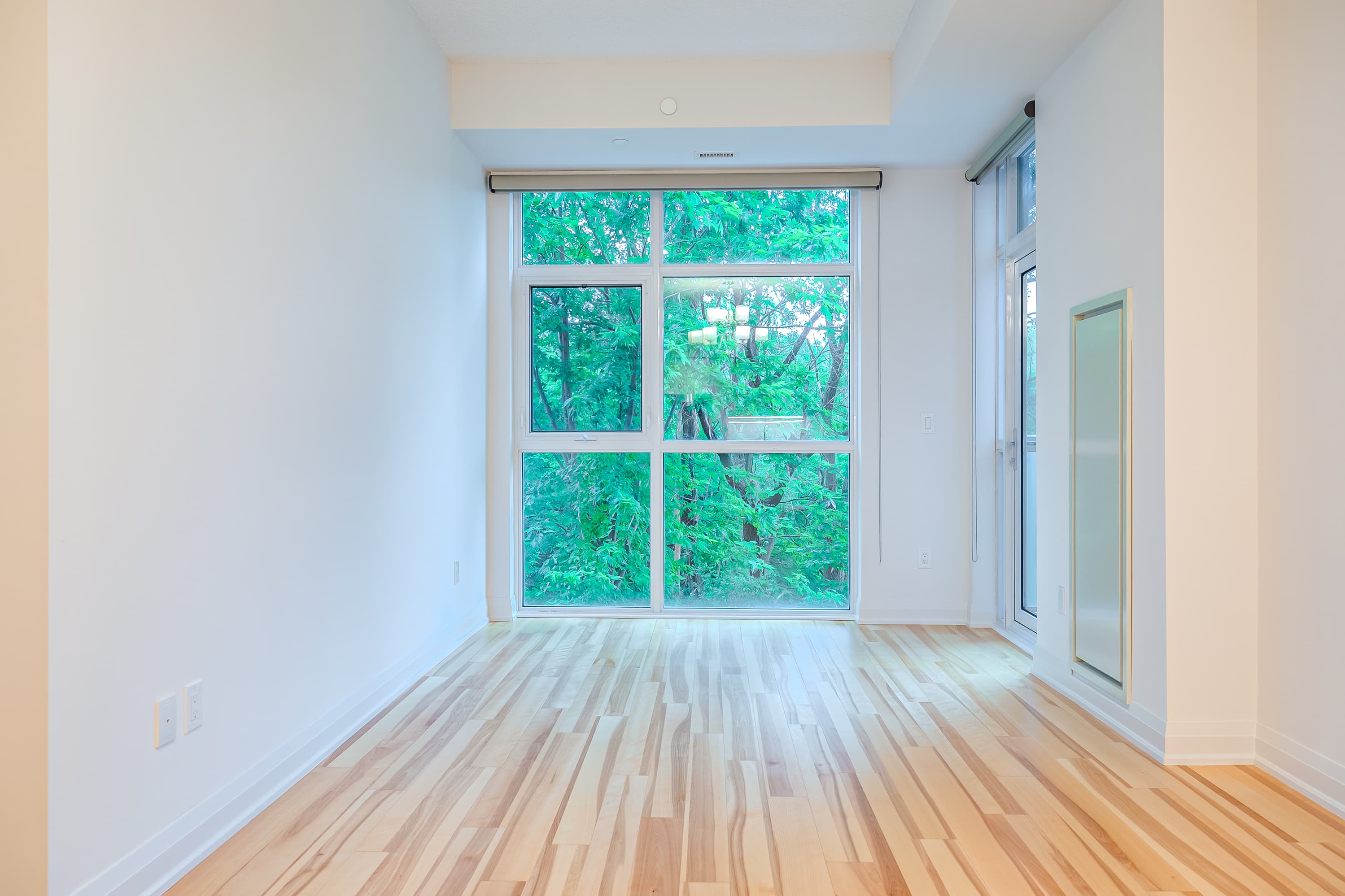 Living room before EstateAI processing