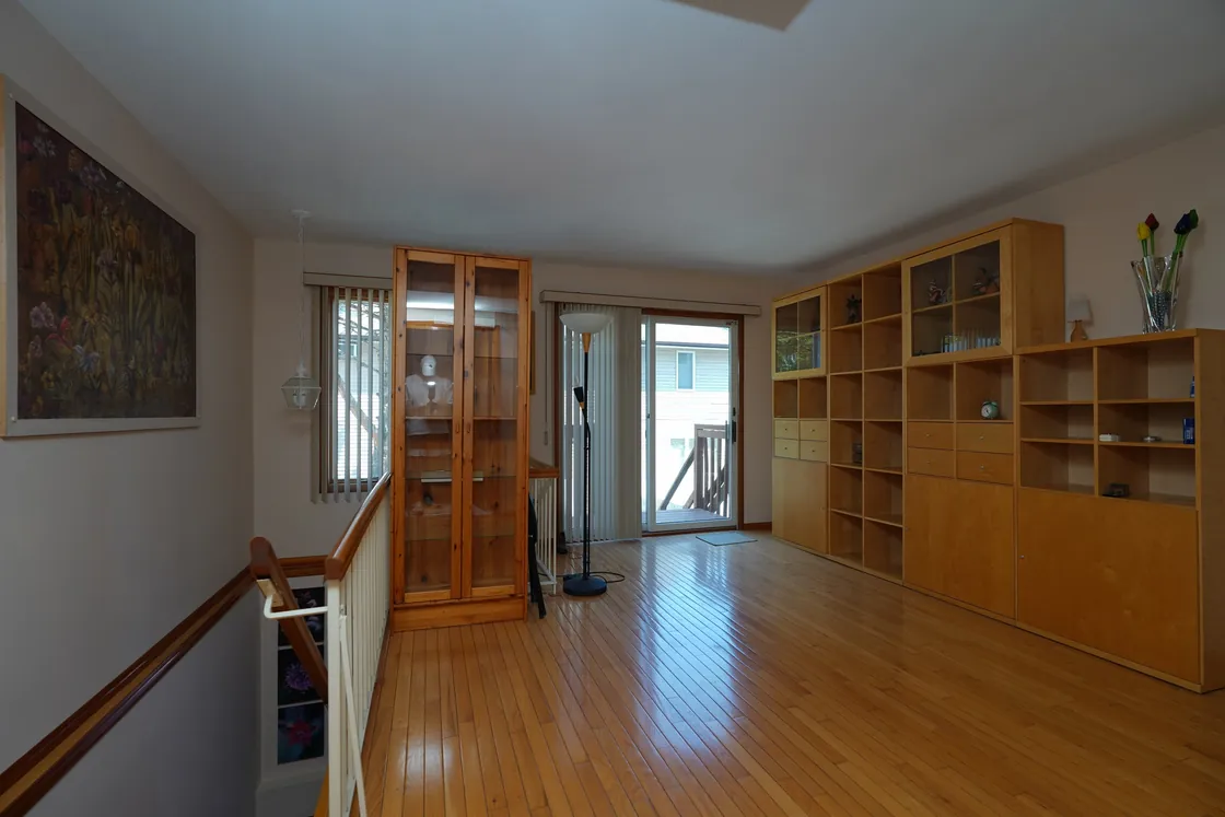 Original property photo before Virtual Declutter